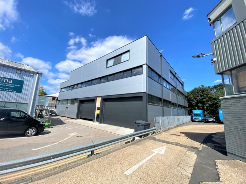 Boston Business Park, London for lease - Building Photo - Image 2 of 10