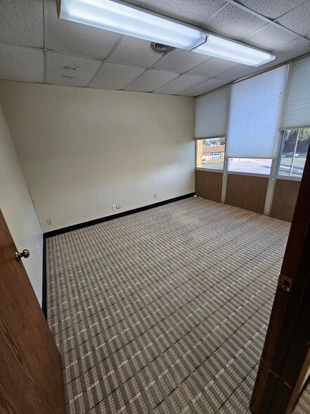 6754 W Beloit Rd, West Allis, WI for lease - Building Photo - Image 2 of 7