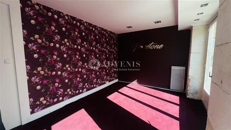 Retail in Orléans for lease - Building Photo - Image 1 of 10