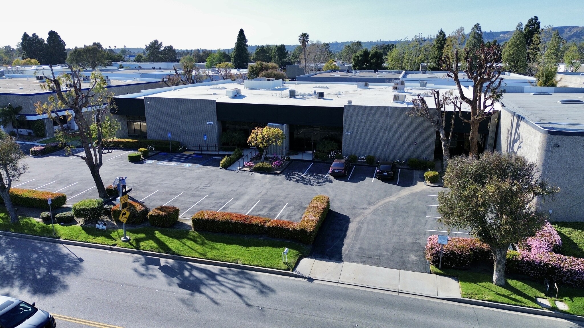 829-833 Flynn Rd, Camarillo, CA for lease Building Photo- Image 1 of 11