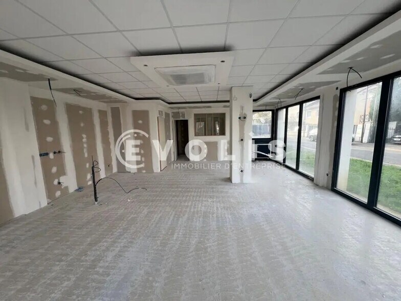 Retail in Villiers-sur-Marne for lease - Interior Photo - Image 2 of 7