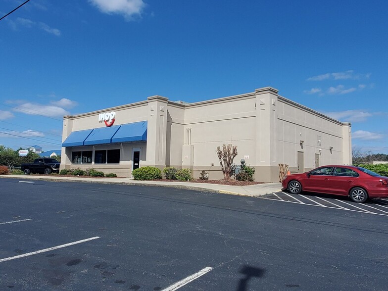 1106 E Dixie Dr, Asheboro, NC for lease - Building Photo - Image 1 of 19