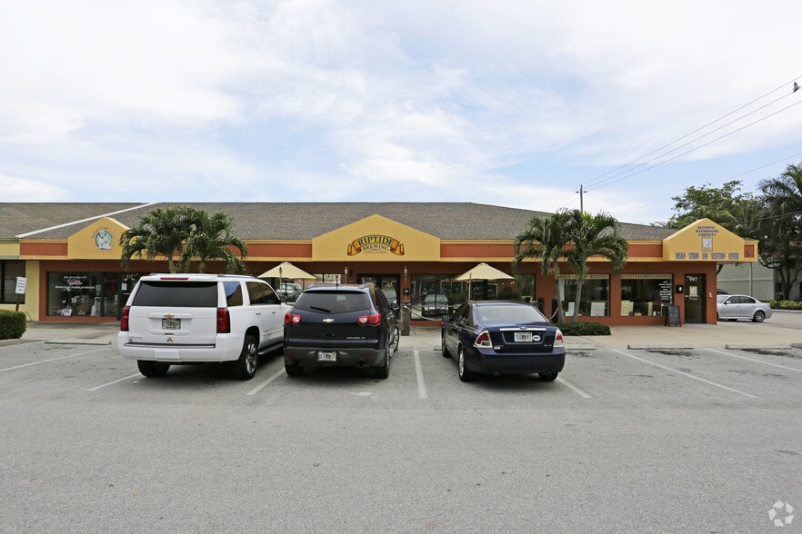 975-997 3rd Ave N, Naples, FL for lease - Building Photo - Image 2 of 4