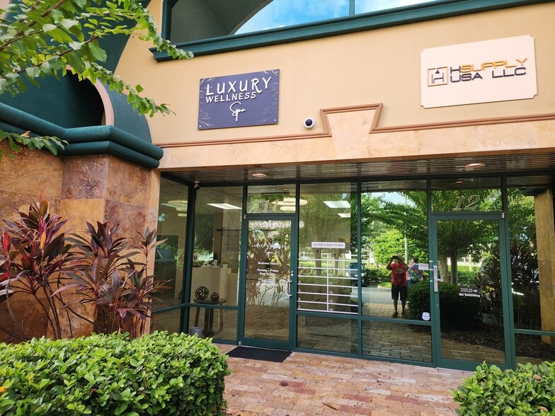 6881 Kingspointe Pky, Orlando, FL for lease - Building Photo - Image 2 of 50