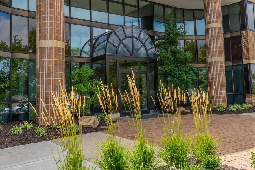 5000 W 95th St, Prairie Village, KS for lease - Building Photo - Image 2 of 10