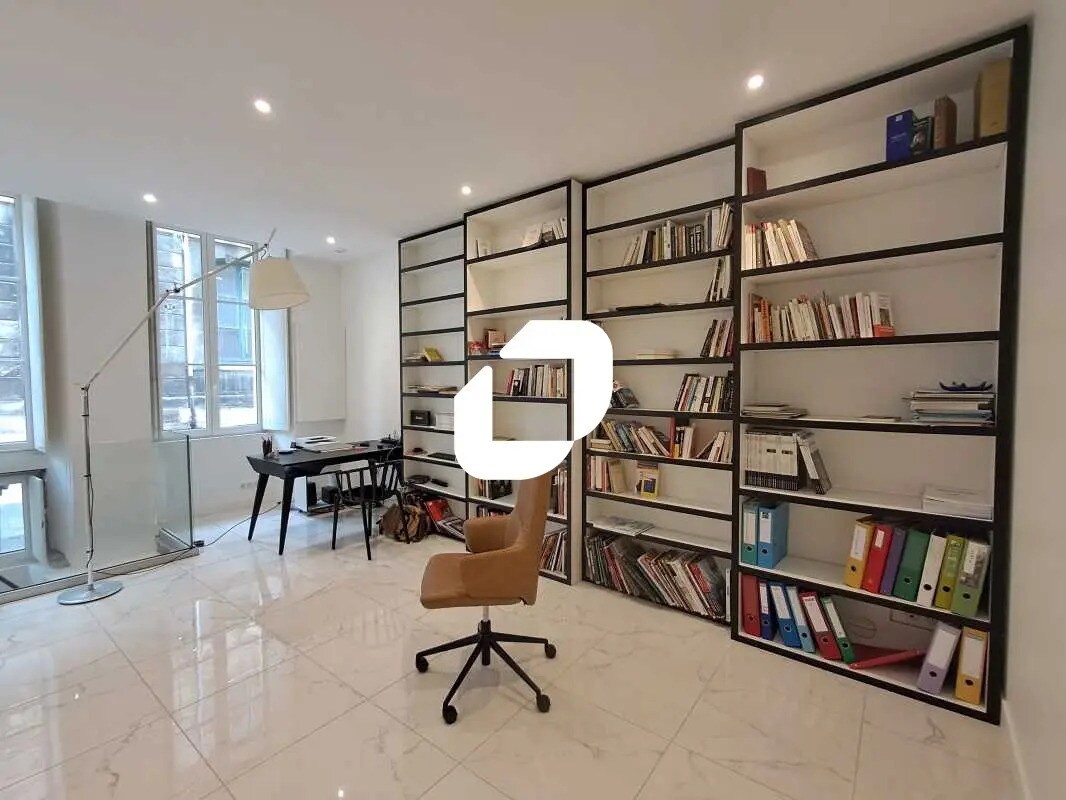 Office in Bordeaux for lease Interior Photo- Image 1 of 10