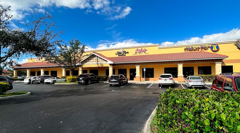 9140 W College Pointe Dr, Fort Myers, FL for lease - Building Photo - Image 2 of 5