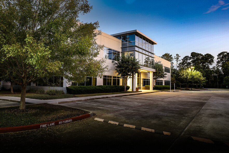 2750 Technology Forest Blvd, The Woodlands, TX for lease - Building Photo - Image 2 of 21