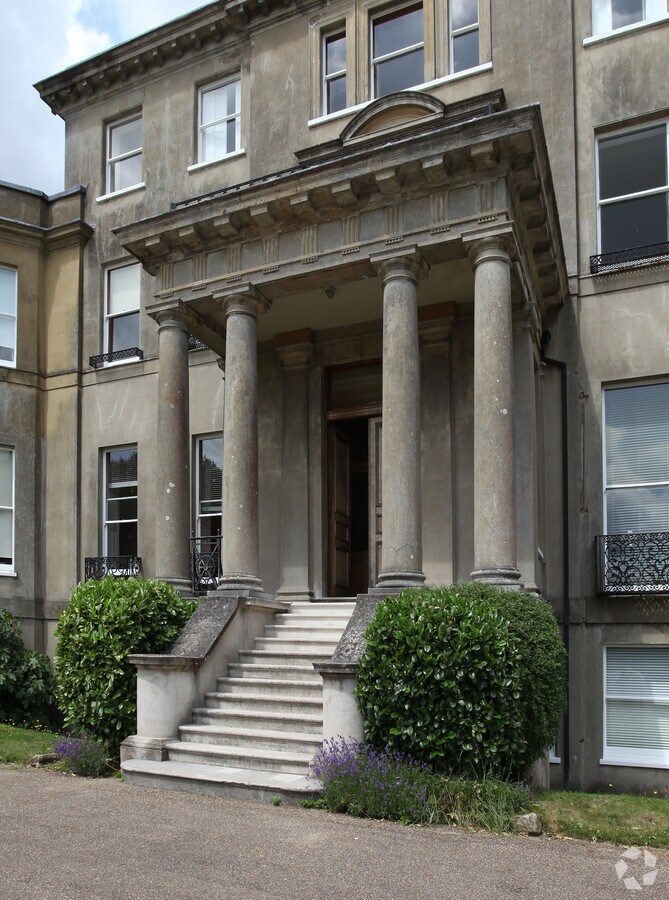 Shere Rd, Guildford, SRY GU5 9QA