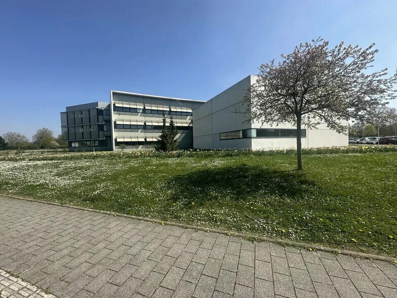 Office in Schiltigheim for lease - Building Photo - Image 1 of 8