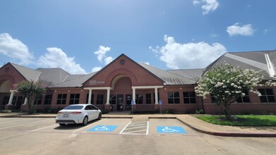 2205-2225 Williams Trace Blvd, Sugar Land, TX for lease Building Photo- Image 1 of 2