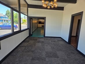 120 17th St NE, Salem, OR for lease Interior Photo- Image 2 of 15