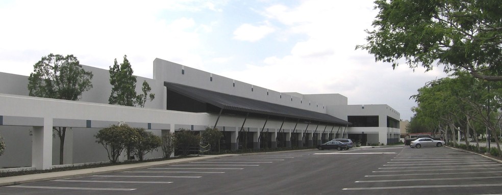 1300 W Optical Dr, Azusa, CA for lease - Building Photo - Image 1 of 7