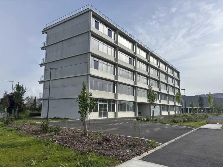 Office in Villenave-d'Ornon for lease - Building Photo - Image 2 of 10