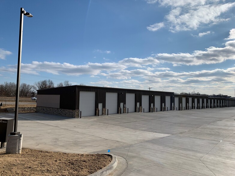 9501 NE 76th St, Kansas City, MO for lease - Building Photo - Image 2 of 6