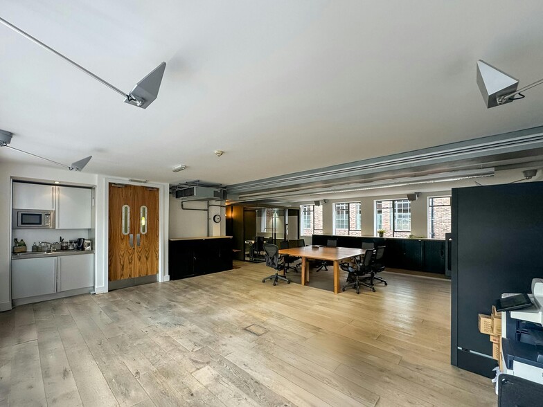 1 Richmond Mews, London for lease - Building Photo - Image 3 of 18