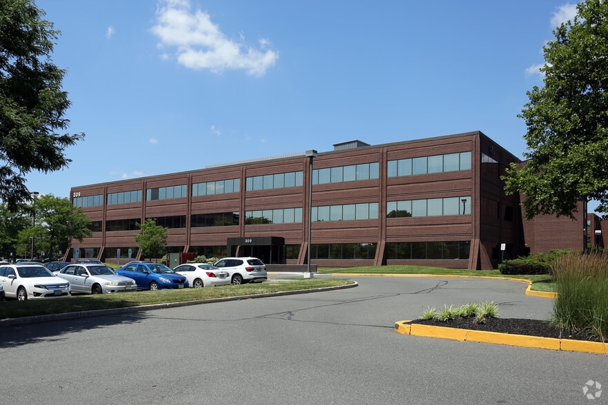 309 Fellowship Rd, Mount Laurel, NJ for lease - Building Photo - Image 2 of 15