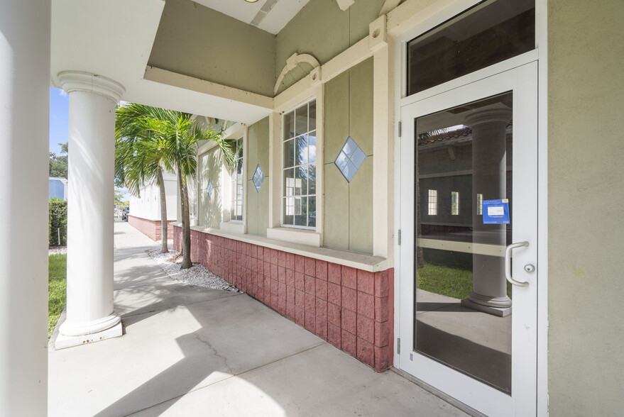 1493 E Venice Ave, Venice, FL for sale - Building Photo - Image 3 of 19