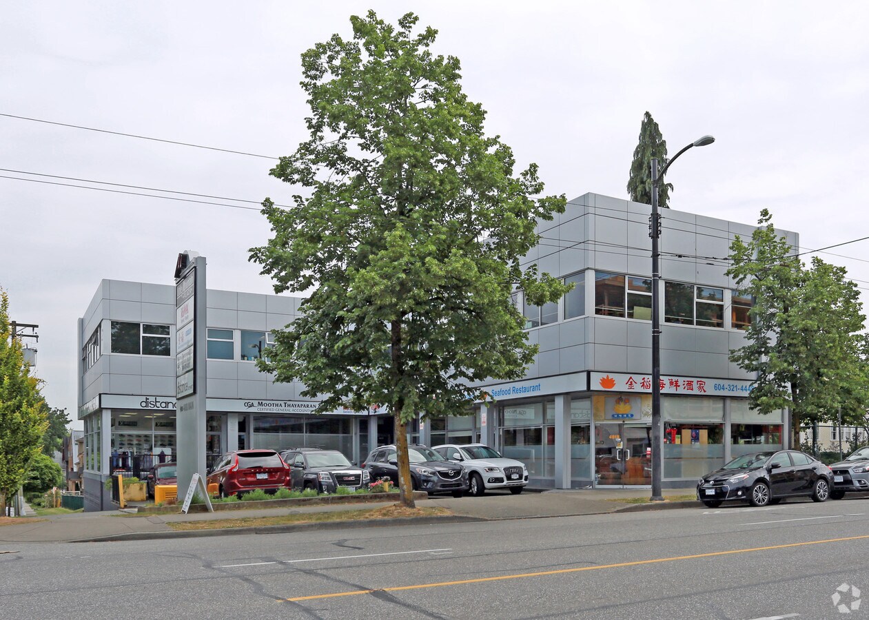 48004806 Main St, Vancouver, BC V5V 3R8