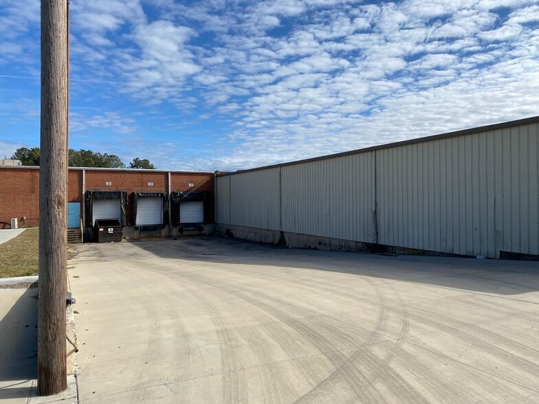599 Raleigh Rd, Henderson, NC for lease - Building Photo - Image 3 of 22