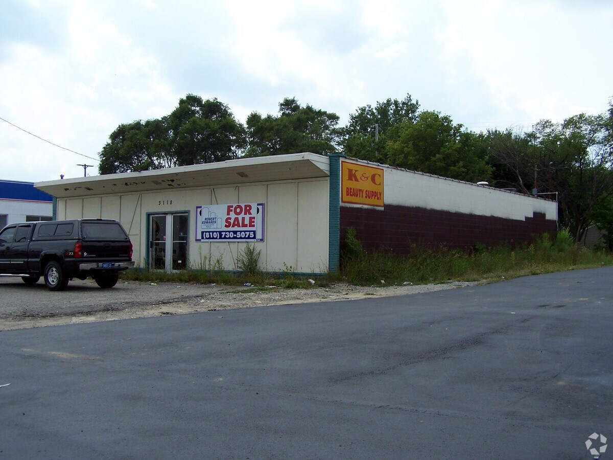 3118 S Dort Hwy, Flint, MI 48507