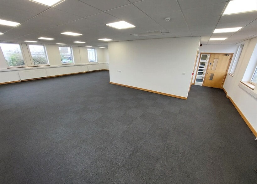 Serbert Clos, Portishead for lease - Building Photo - Image 3 of 6