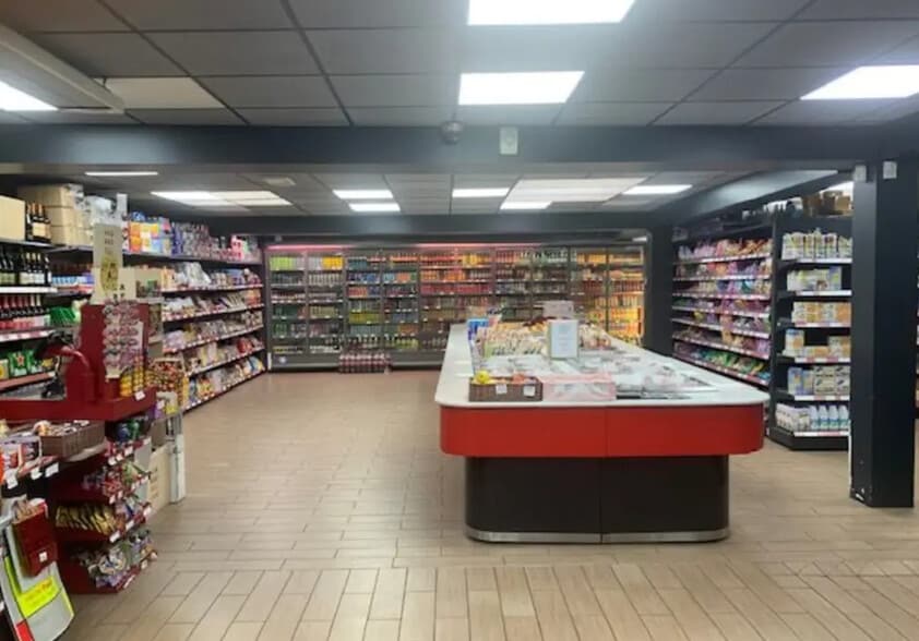 Retail in Paris for lease - Interior Photo - Image 3 of 3