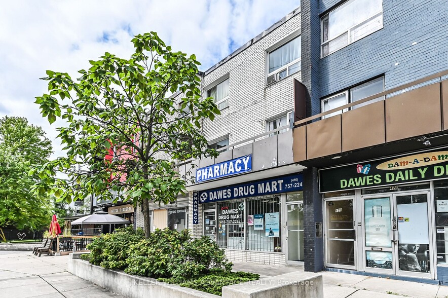 424 Dawes Rd, Toronto, ON for sale - Primary Photo - Image 1 of 3