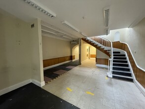 9 Market Pl, Wells for lease Interior Photo- Image 2 of 8