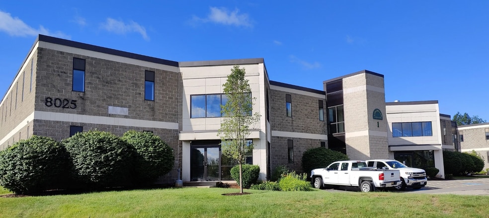 8025 S Willow St, Manchester, NH for lease - Building Photo - Image 1 of 3