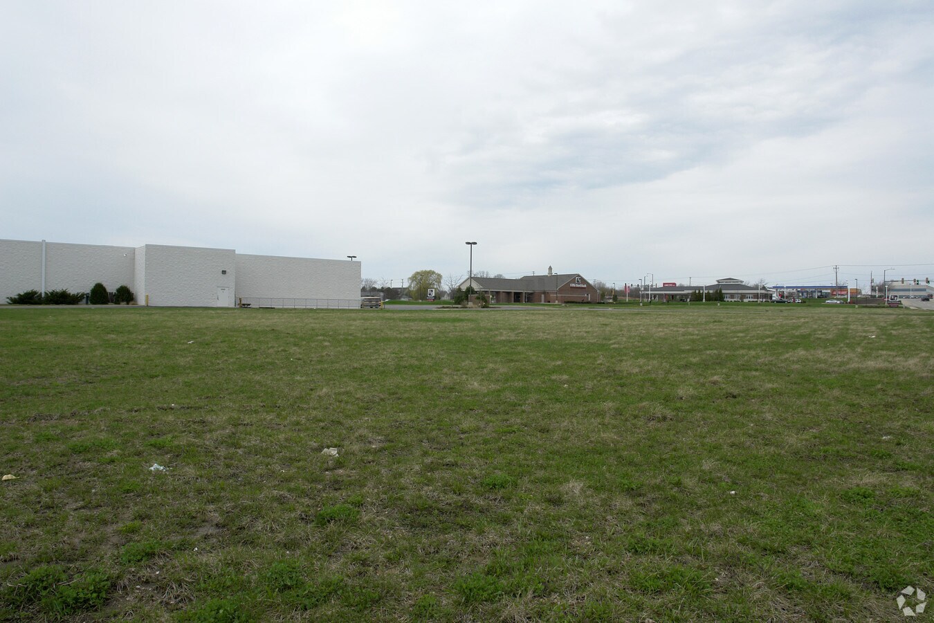 McFarland Rd, Rockford, IL 61114