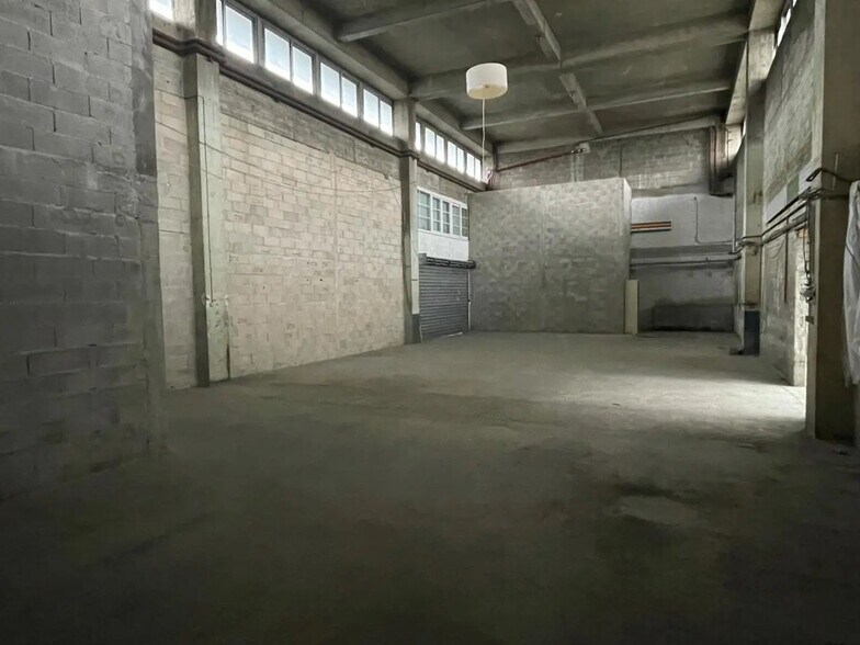 Flex in Nanterre for lease - Interior Photo - Image 2 of 14