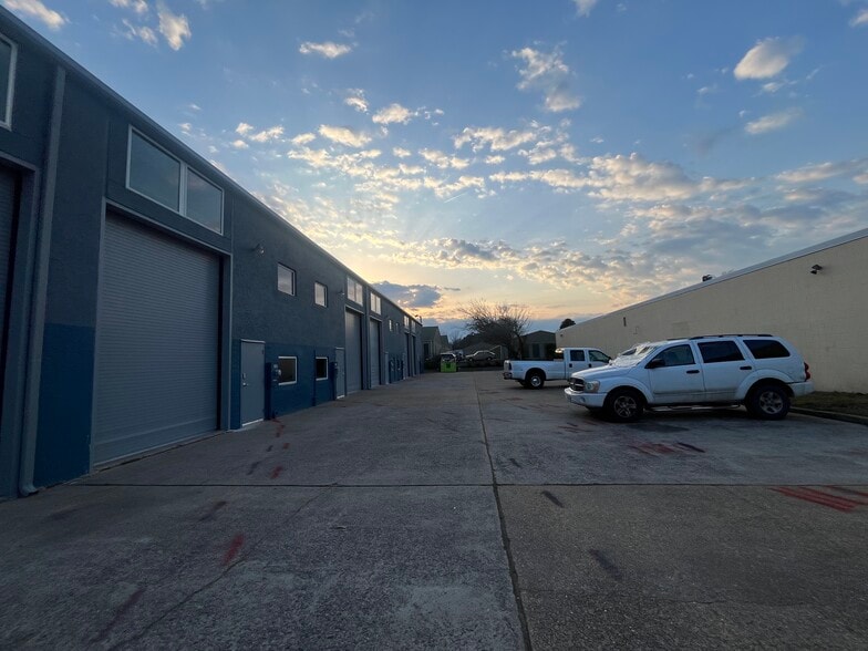 121 Sykes Ave, Virginia Beach, VA for lease - Building Photo - Image 3 of 21
