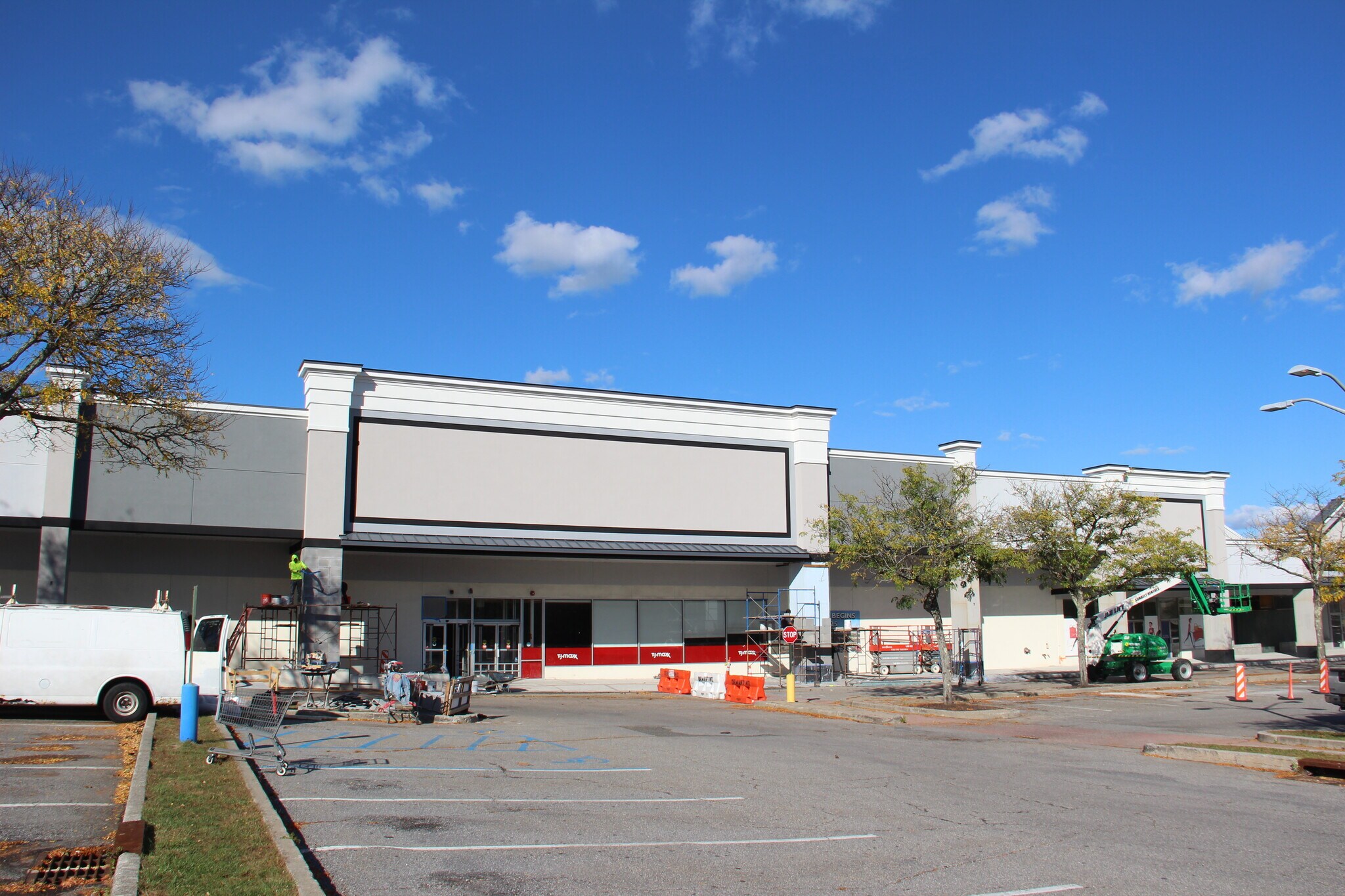 100 Triangle Ctr, Yorktown Heights, NY for lease Interior Photo- Image 1 of 10