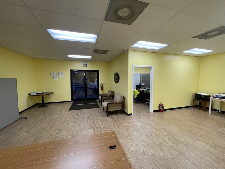 1501 S 31st St, Fort Pierce, FL for lease - Interior Photo - Image 3 of 10