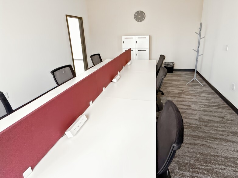 208 W Hampton Ave, Sumter, SC for lease - Interior Photo - Image 2 of 9