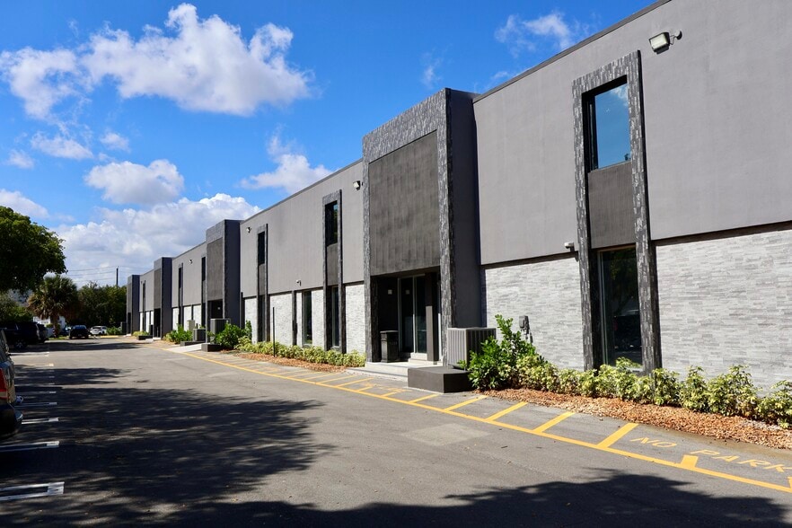 3001 SW 10th St, Pompano Beach, FL for lease - Building Photo - Image 2 of 34