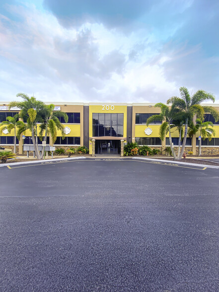 200 Knuth Rd, Boynton Beach, FL for lease - Building Photo - Image 2 of 7