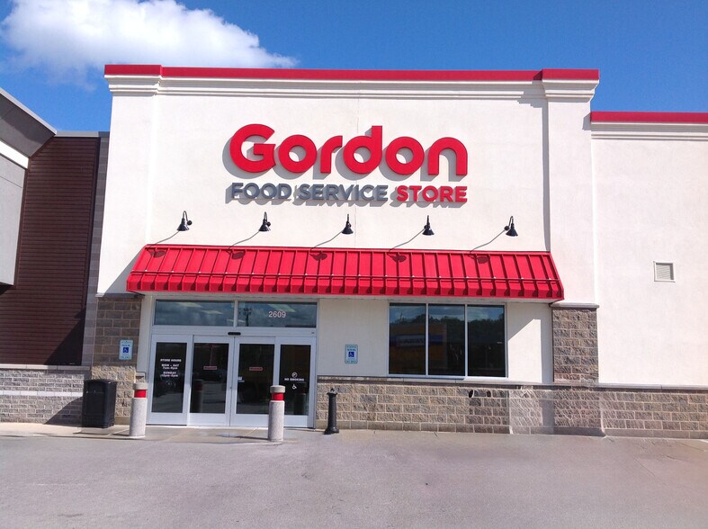 2609 S Oneida St, Green Bay, WI for lease - Primary Photo - Image 3 of 7