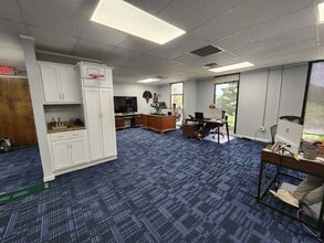 4 Carriage Ln, Charleston, SC for lease Interior Photo- Image 2 of 6