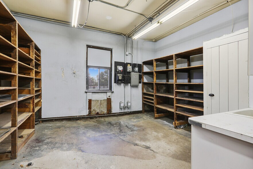 1500 Jefferson St, Two Rivers, WI for sale - Interior Photo - Image 1 of 1