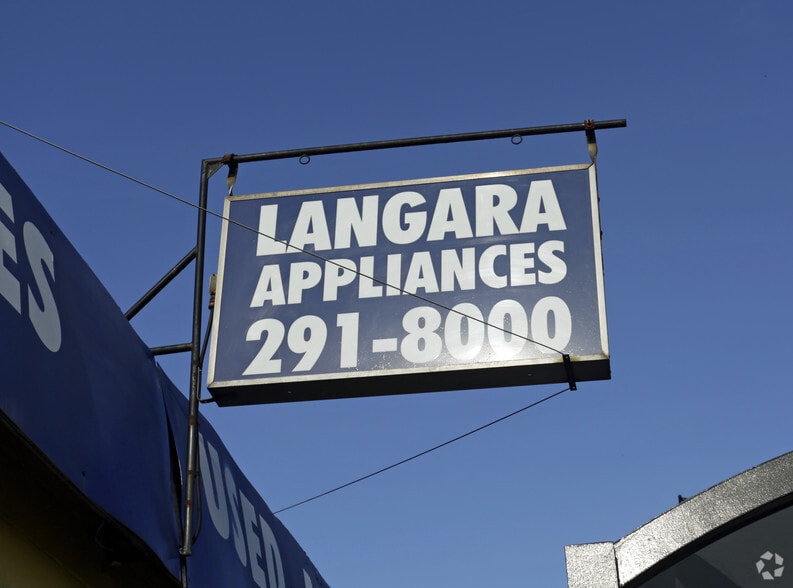 4739-4743 Hastings St, Burnaby, BC for lease - Building Photo - Image 3 of 17