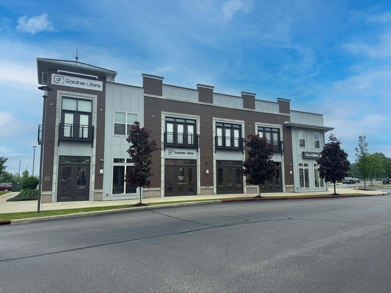 117 Perspective Dr, Granger, IN for lease - Primary Photo - Image 1 of 19