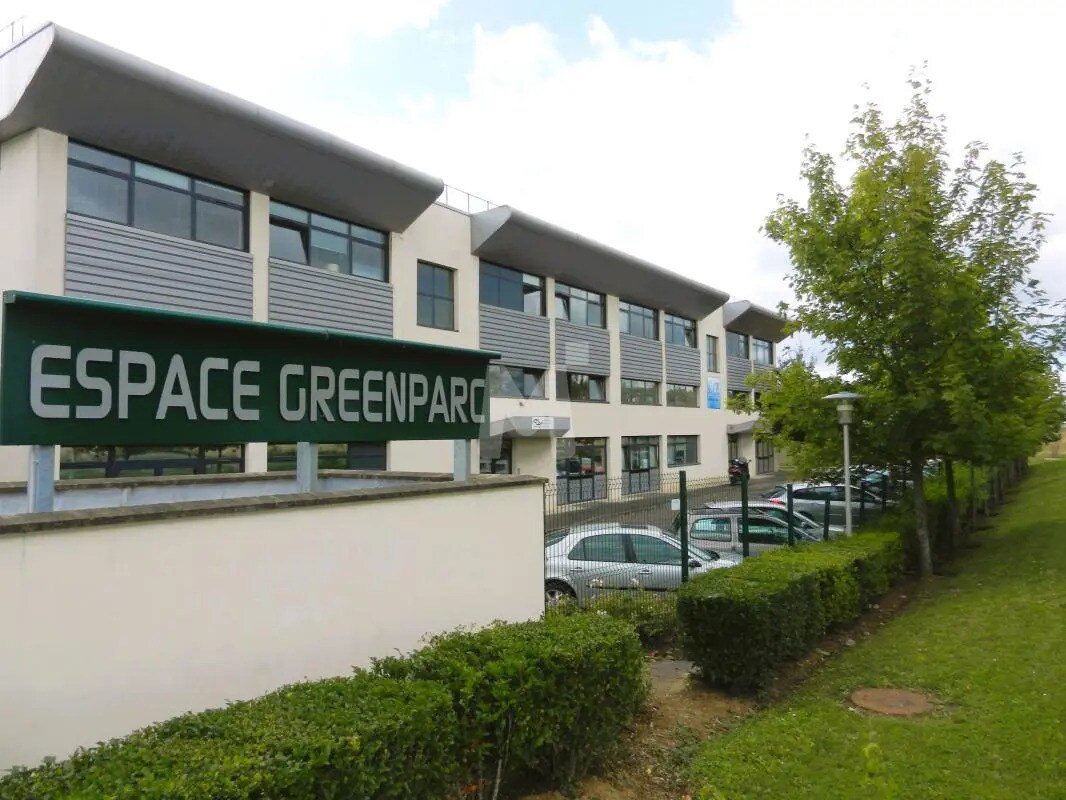 Flex in Saint-Pierre-du-Perray for lease Building Photo- Image 1 of 10