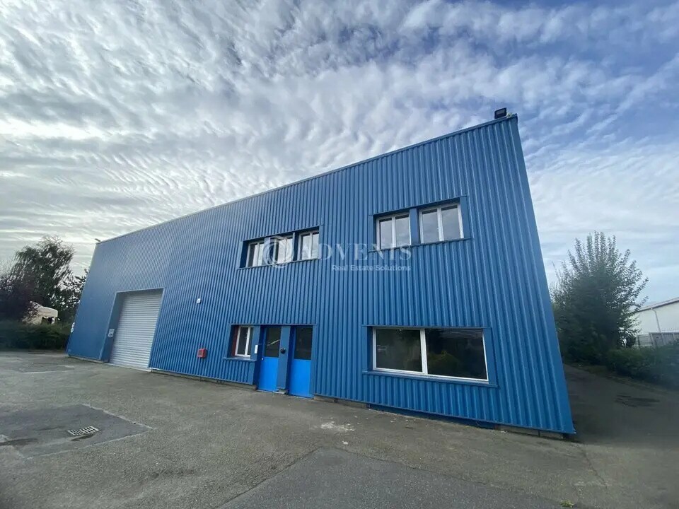 Industrial in Coignières for lease Building Photo- Image 1 of 8