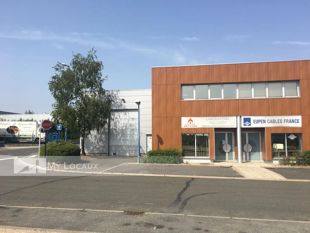 Location Local d'activités 361 m² - Photo 1