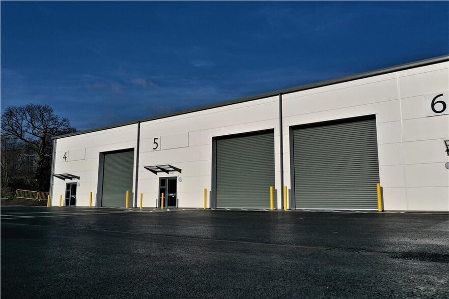 Crosbie Grove, Kidderminster for lease - Building Photo - Image 2 of 7