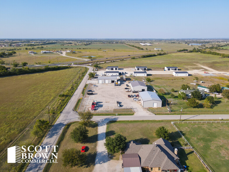 5350 Ganzer Rd W, Krum, TX for lease - Building Photo - Image 3 of 10