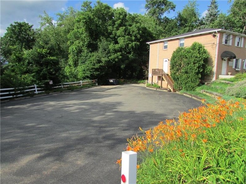 125 Rock Run Rd, Elizabeth, PA for lease - Building Photo - Image 3 of 25