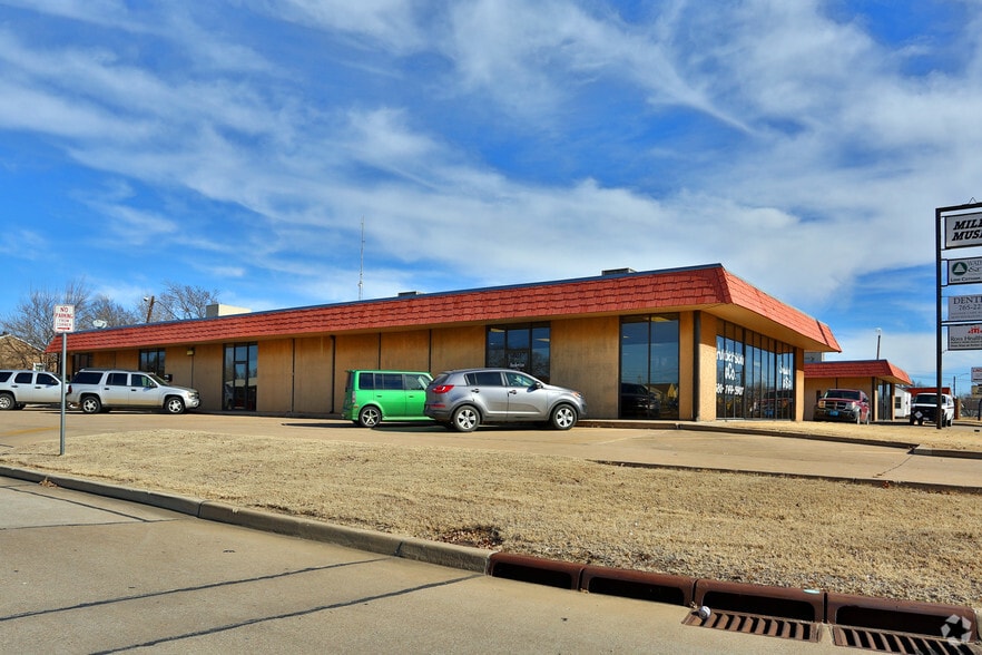 601-617 E Hartford Ave, Ponca City, OK for sale - Building Photo - Image 3 of 3